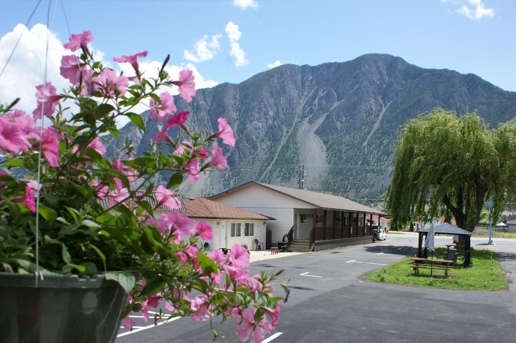 Elks Motel Keremeos Dış mekan fotoğraf