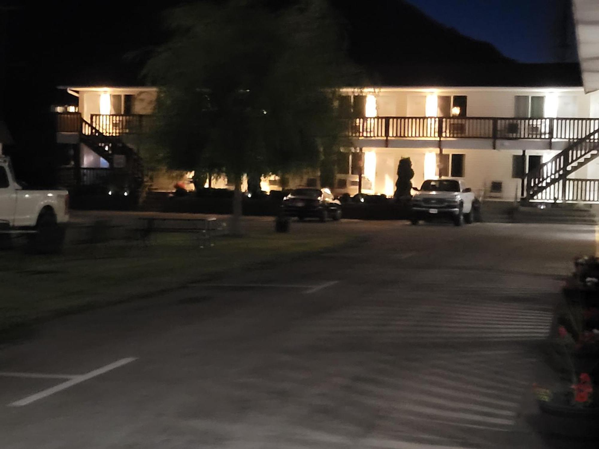 Elks Motel Keremeos Dış mekan fotoğraf